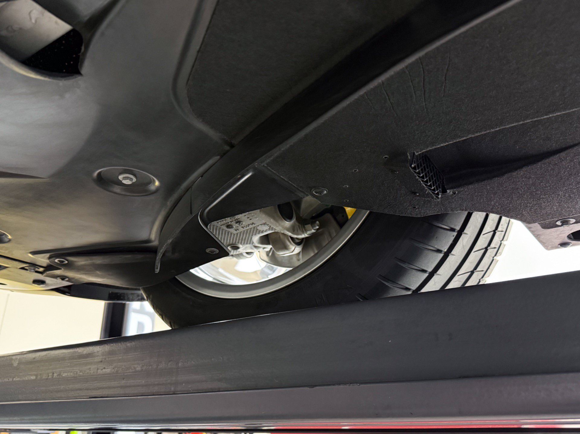 Used 2021 Ferrari 812 GTS RWD image 98