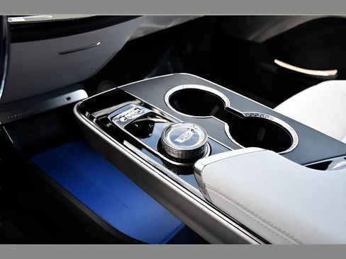 Used 2025 Cadillac Lyriq Sport AWD/4WD image 36