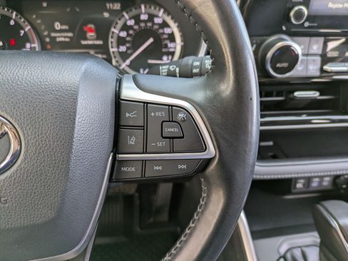 Used 2022 Toyota Highlander XLE image 21