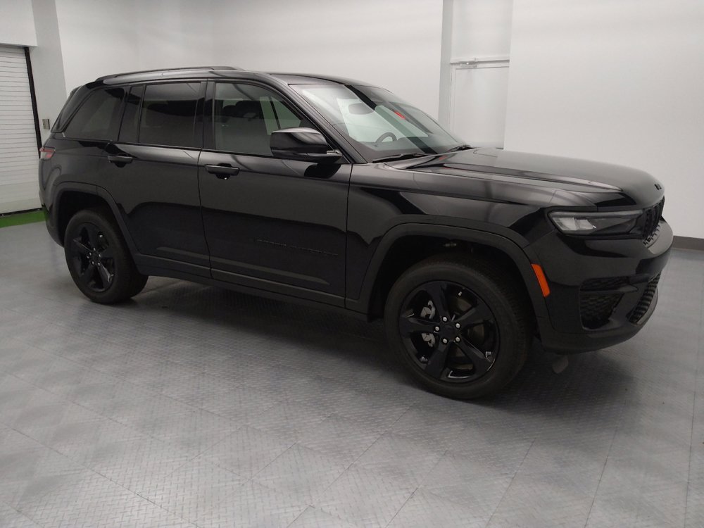 Used 2023 Jeep Grand Cherokee Altitude AWD/4WD image 11