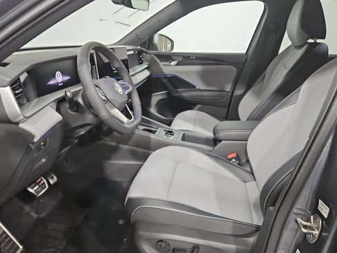 New 2026 Volkswagen Tiguan SE R-Line AWD/4WD image 9