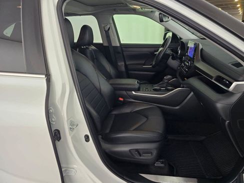 Used 2023 Toyota Highlander XLE FWD image 10