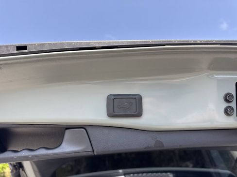 Used 2022 Toyota RAV4 XLE Premium AWD/4WD image 30