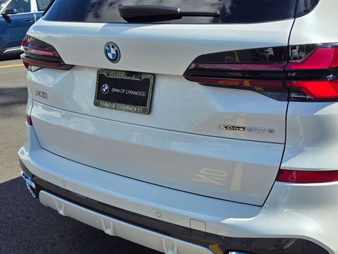 Used 2026 BMW X5 xDrive50e w/ M Sport Package AWD/4WD image 13