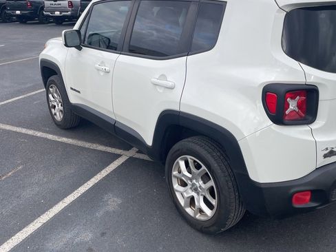 Used 2018 Jeep Renegade Latitude w/ Cold Weather Group image 2