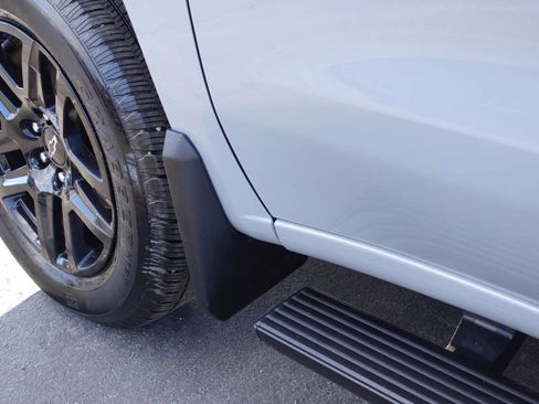 Used 2024 Chevrolet Silverado 1500 Custom image 12