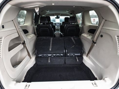 Used 2024 Chrysler Pacifica Touring-L FWD image 39