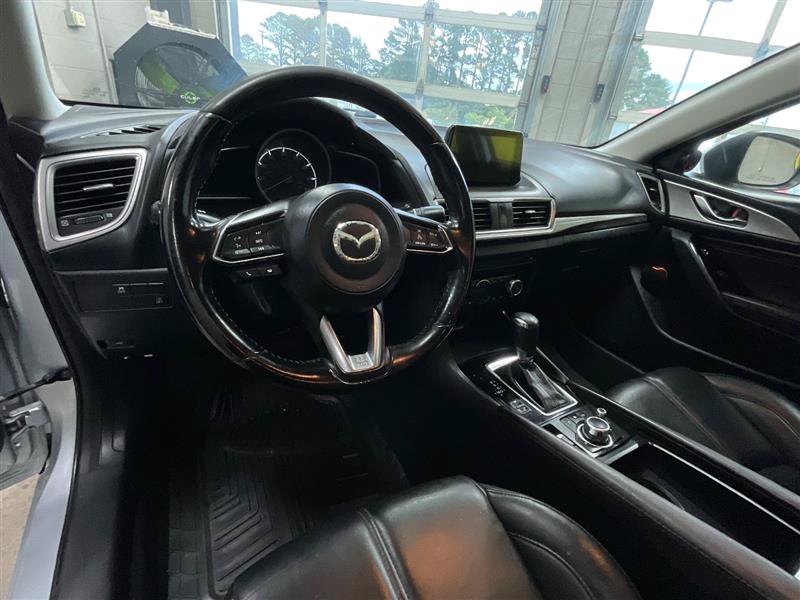 Used 2018 MAZDA MAZDA3 Touring FWD image 13