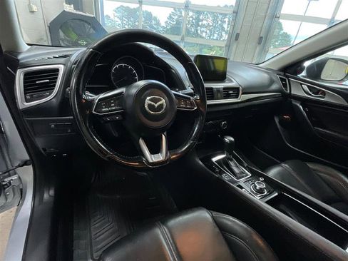 Used 2018 MAZDA MAZDA3 Touring FWD image 13