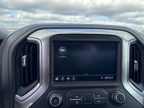 Used 2022 Chevrolet Silverado 1500 LT AWD/4WD image 24