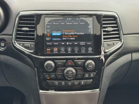 Used 2021 Jeep Grand Cherokee Laredo X image 13