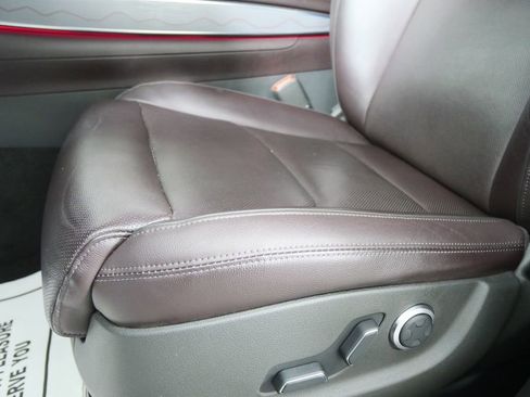 Used 2022 Genesis GV70 2.5T w/ Advanced Package image 10