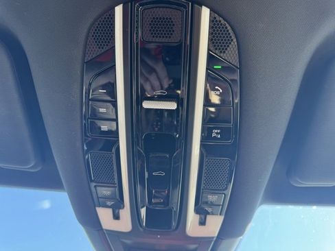 Used 2019 Porsche Cayenne image 27