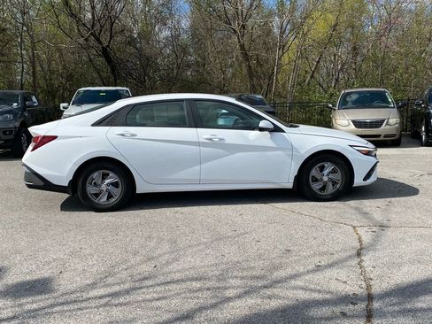Used 2024 Hyundai Elantra SE image 8