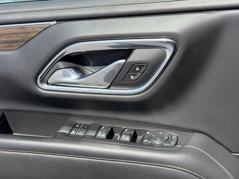 Used 2023 Chevrolet Suburban Premier AWD/4WD image 16