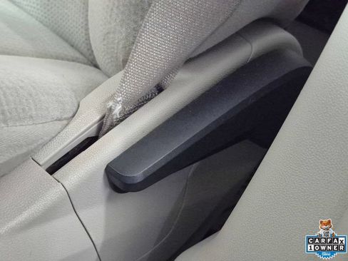 Used 2012 Dodge Grand Caravan SE FWD image 17