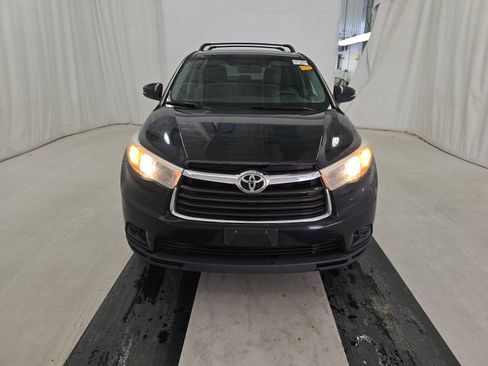 Used 2016 Toyota Highlander LE image 2