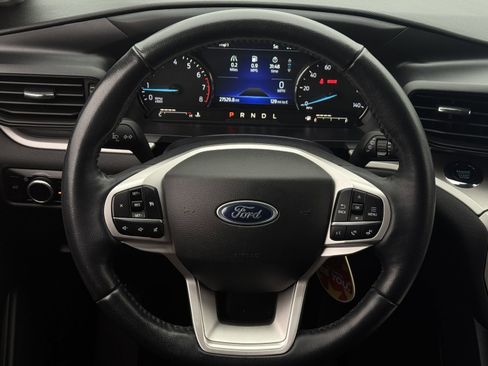 Certified 2023 Ford Explorer XLT RWD image 14