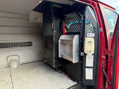 Used 2005 Ford E-350 and Econoline 350 Extended Super Duty image 15