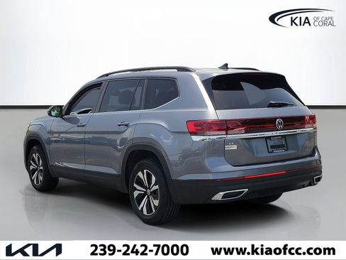 Used 2025 Volkswagen Atlas SE FWD image 4