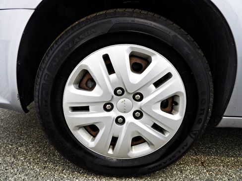 Used 2018 Dodge Grand Caravan SE w/ UConnect Hands-Free Group FWD image 17