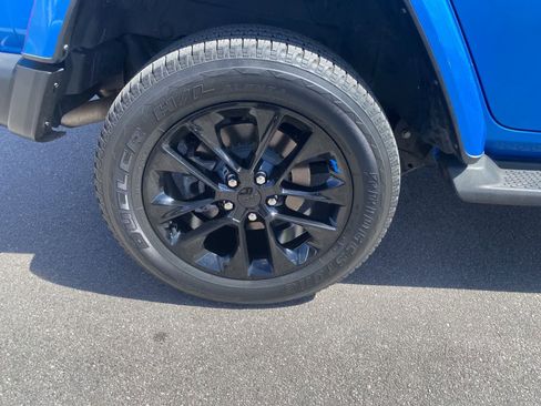 Used 2022 Jeep Wrangler Unlimited Sahara AWD/4WD image 5