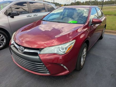 Used 2015 Toyota Camry LE FWD image 3