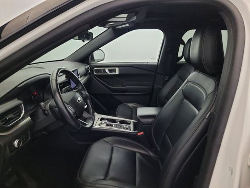 Used 2020 Ford Explorer XLT w/ Equipment Group 202A AWD/4WD image 17