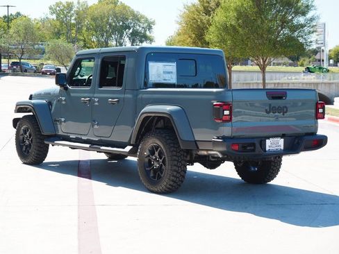 New 2025 Jeep Gladiator Sport image 3