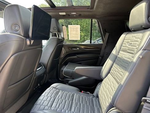 Used 2023 Cadillac Escalade Sport Platinum w/ LPO, ONYX Package AWD/4WD image 19