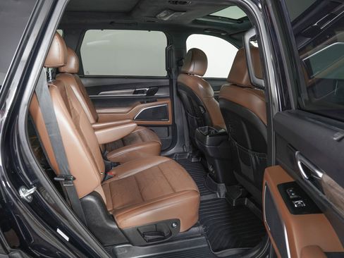 Used 2022 Kia Telluride SX w/ SX Prestige Package image 10