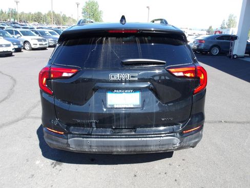 Used 2021 GMC Terrain SLT w/ Infotainment Package II AWD/4WD image 4