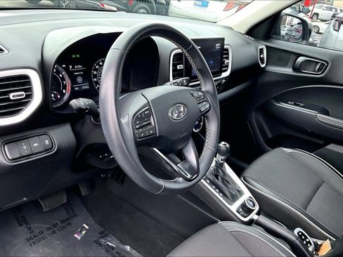 Certified 2022 Hyundai Venue Limited w/ Cargo Package image 9