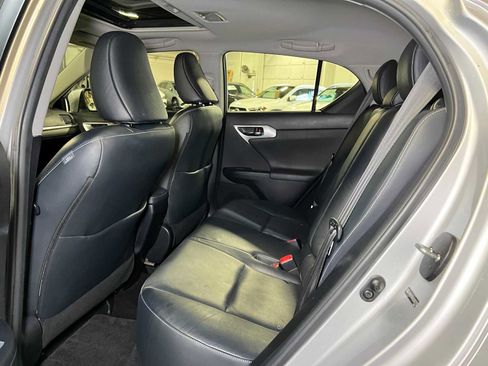 Used 2011 Lexus CT 200h Premium image 17