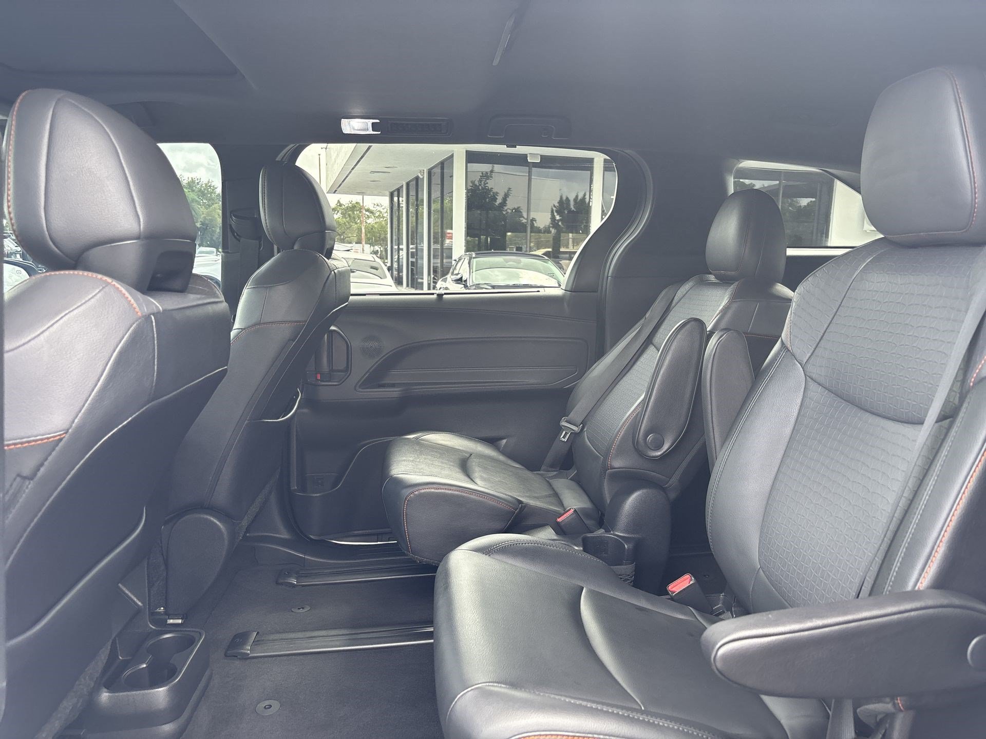 Used 2022 Toyota Sienna XSE FWD image 22