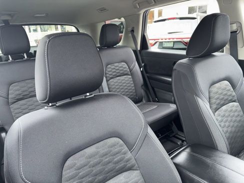 Used 2024 Nissan Pathfinder SV image 8