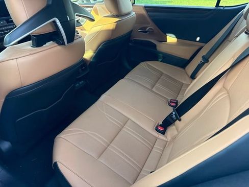 Used 2024 Lexus ES 300h w/ Technology Package FWD image 8