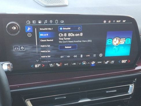 Used 2025 Chevrolet Traverse RS image 5