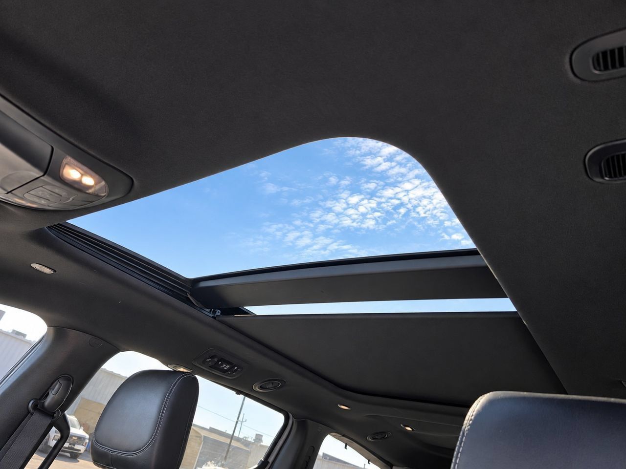 Used 2025 Chrysler Pacifica Limited FWD image 24