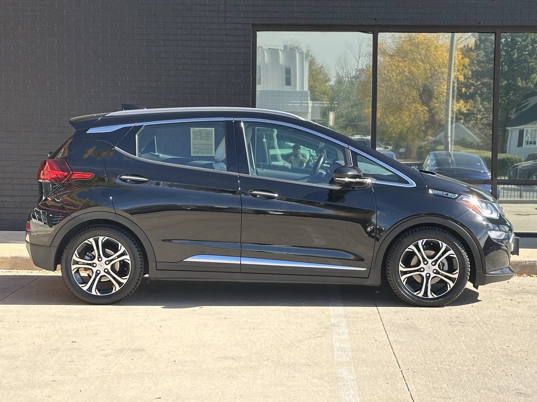 Used 2019 Chevrolet Bolt Premier w/ Infotainment Package FWD image 10