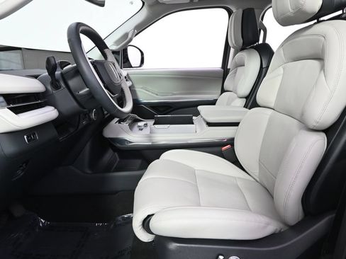 New 2026 Lincoln Navigator Reserve w/ Jet Appearance Package AWD/4WD image 13