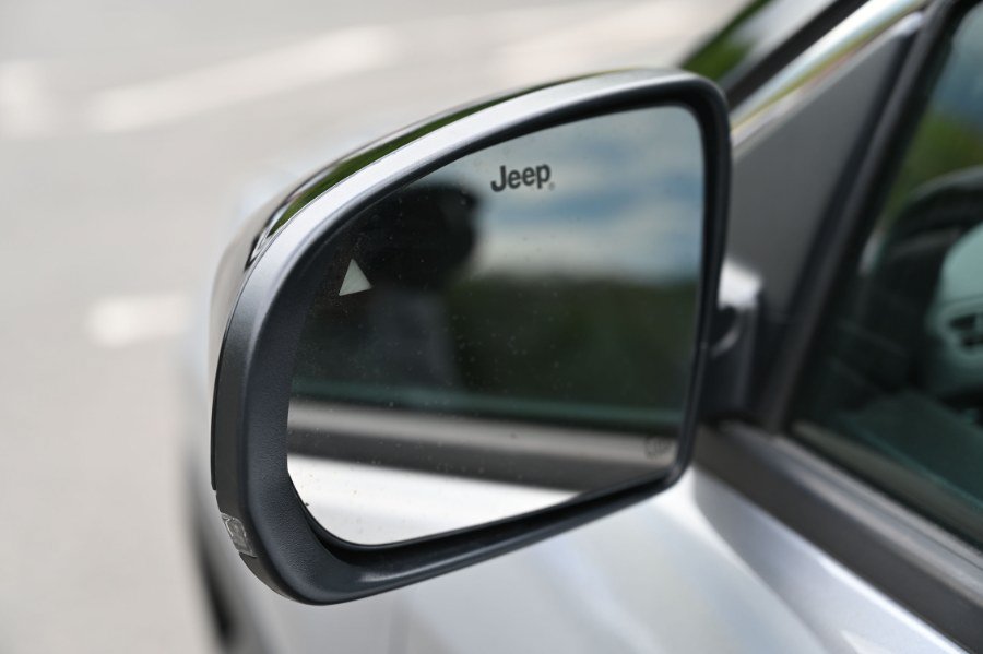 Used 2024 Jeep Compass Limited AWD/4WD image 9