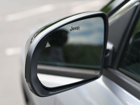Used 2024 Jeep Compass Limited AWD/4WD image 9