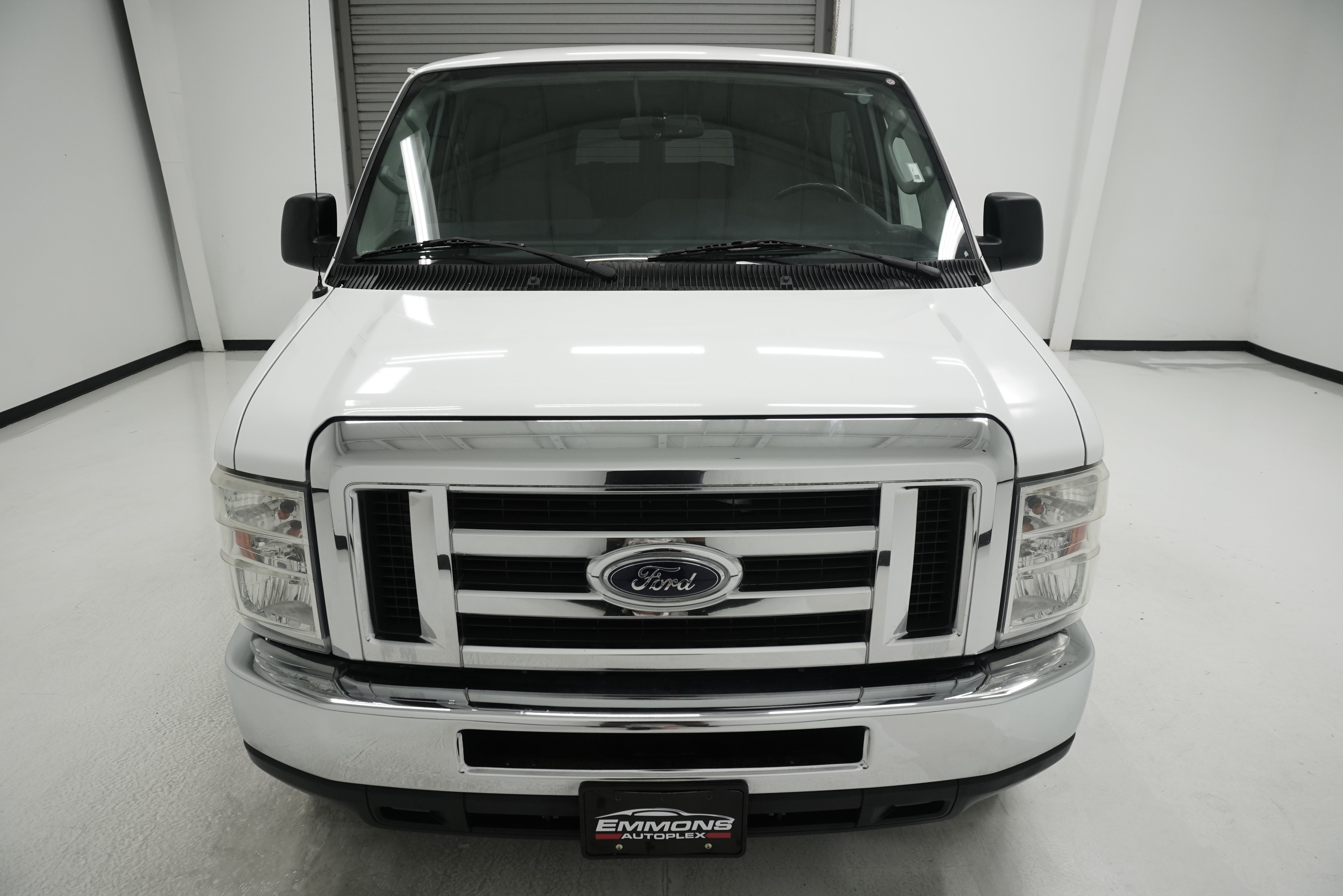 Used 2014 Ford E-350 and Econoline 350 XLT RWD image 2