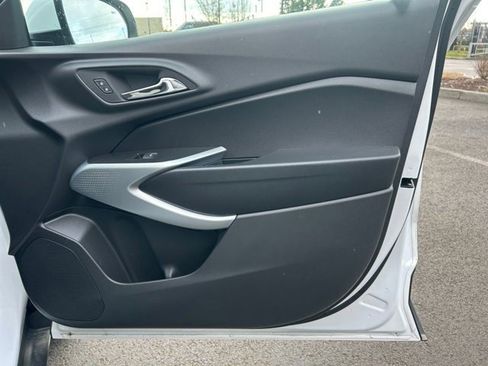 Certified 2025 Chevrolet Trax LS w/ LS Convenience Package FWD image 23