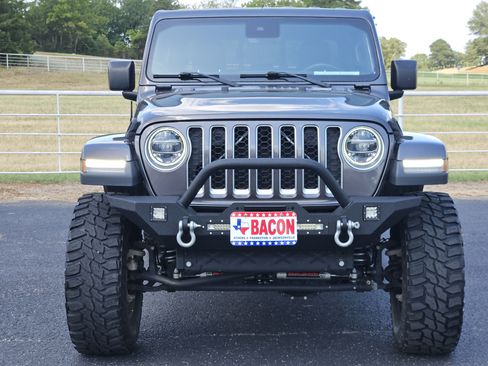 Used 2020 Jeep Gladiator Overland AWD/4WD image 2