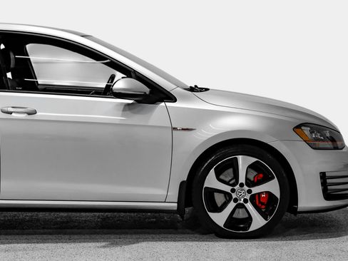 Used 2017 Volkswagen GTI SE FWD image 15