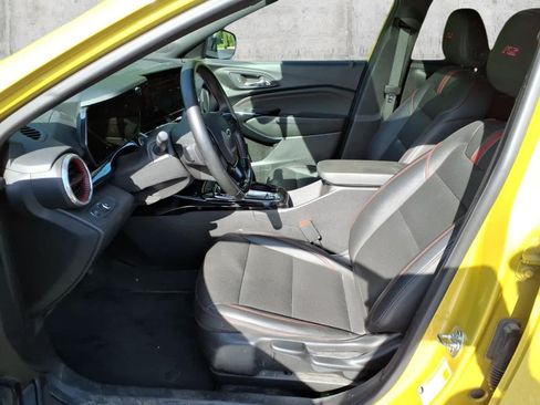 Used 2024 Chevrolet Trax RS w/ Sunroof Package FWD image 4