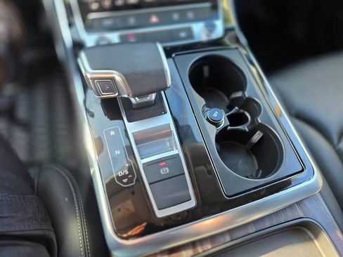 Used 2023 Audi Q8 Premium Plus image 31