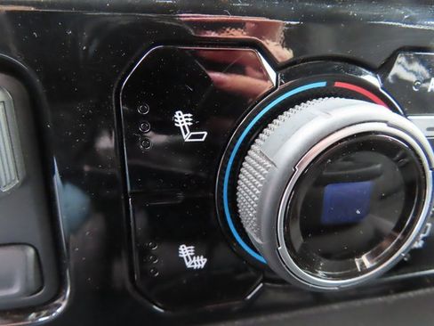 Used 2025 Chevrolet Silverado 1500 LT image 29